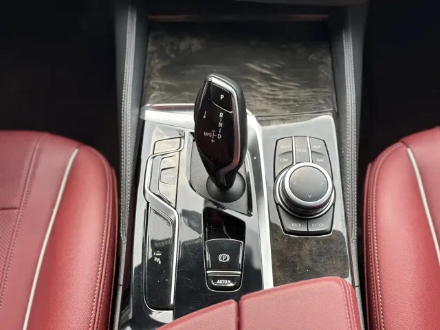 BMW 5 Series — Фото автомобиля 12