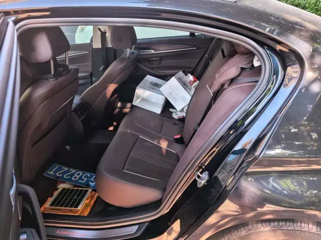 BMW 5 Series — Фото автомобиля 11
