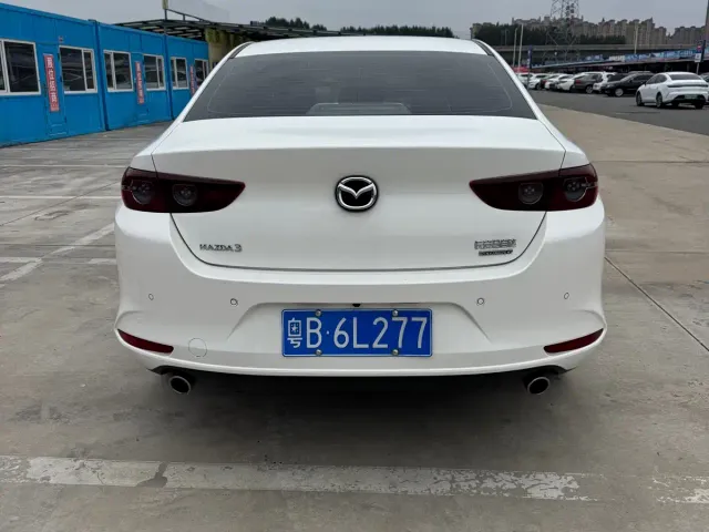 Mazda Axela — Фото автомобиля 23