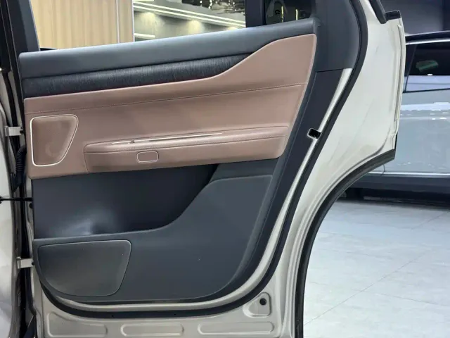 Nio ES8 — Фото автомобиля 23