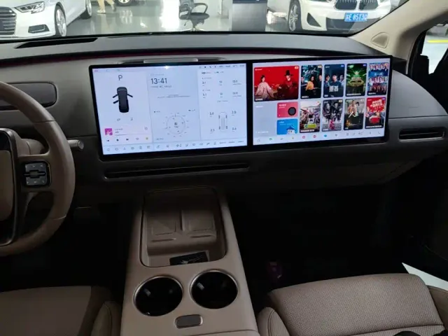 Li Auto i8 — Фото автомобиля 12