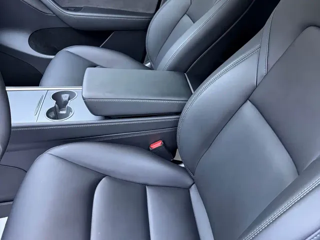 Tesla Model Y — Фото автомобиля 12
