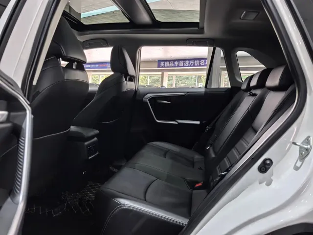 Toyota Wildlander — Фото автомобиля 10