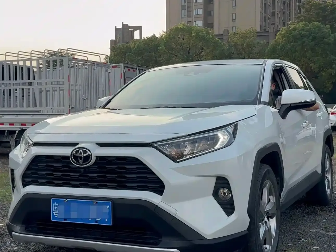 Фотография автомобиля — Toyota RAV4