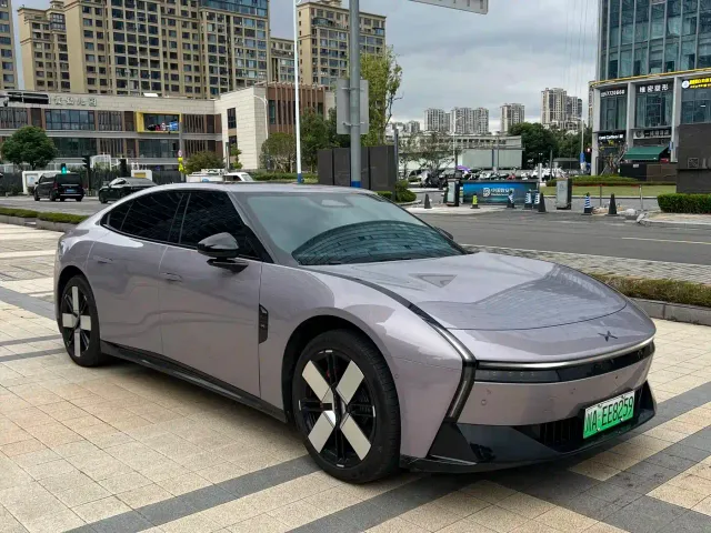 Xpeng P7 — Фото автомобиля 8