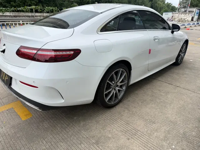 Mercedes-Benz E-Class — Фото автомобиля 3