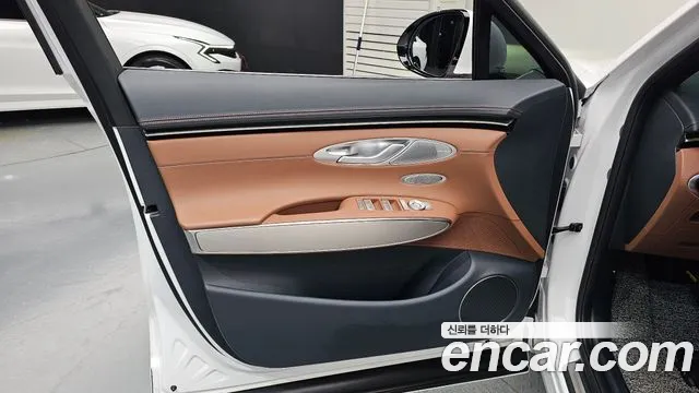 Genesis GV70 — Фото автомобиля 23