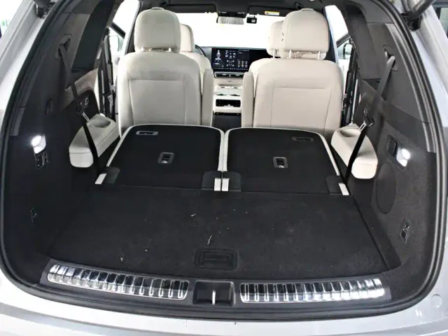 Li Auto L8 — Фото автомобиля 12