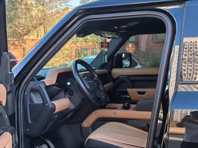Land Rover Defender — Фото автомобиля 7
