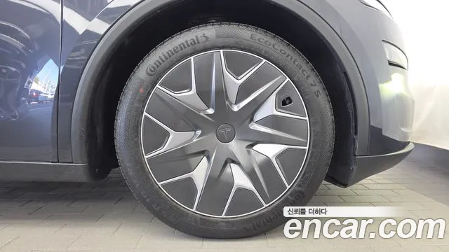 Tesla Model Y — Фото автомобиля 6