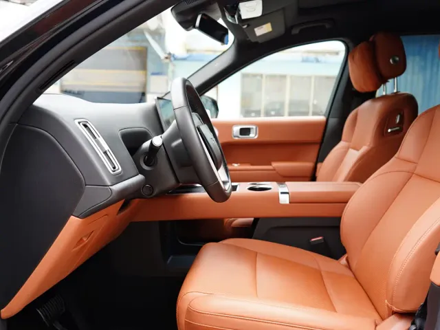 Li Auto L8 — Фото автомобиля 4