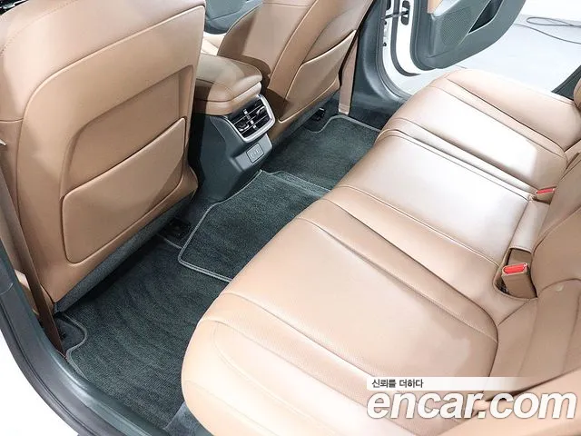 Hyundai Grandeur Grandeur (GN7) 2.5 Бензин 2WD — Фото автомобиля 16