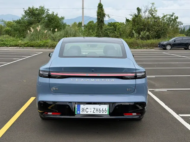 Leapmotor B01 — Фото автомобиля 18