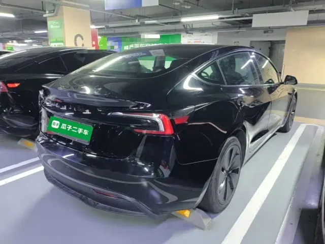 Tesla Model 3 — Фото автомобиля 6