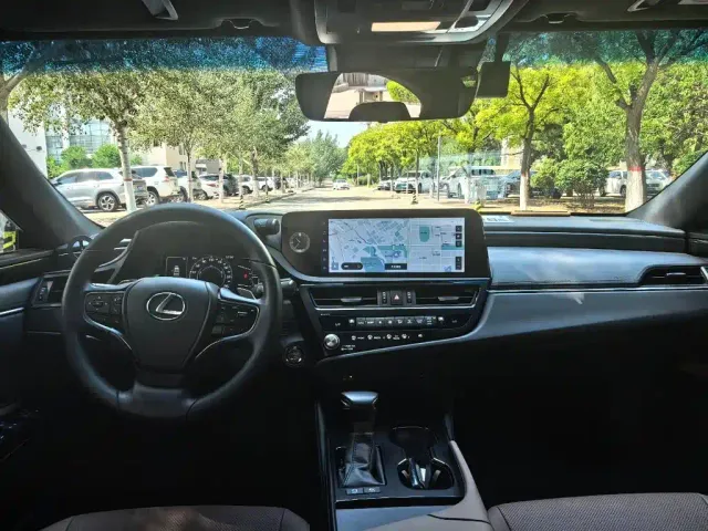 Lexus ES — Фото автомобиля 6