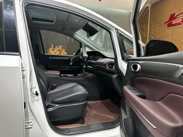 GAC Trumpchi M6 — Фото автомобиля 11