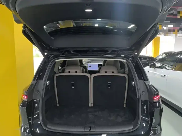 Li Auto i8 — Фото автомобиля 18