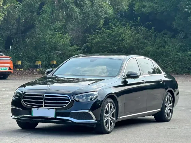 Фотография автомобиля — Mercedes-Benz E-Class