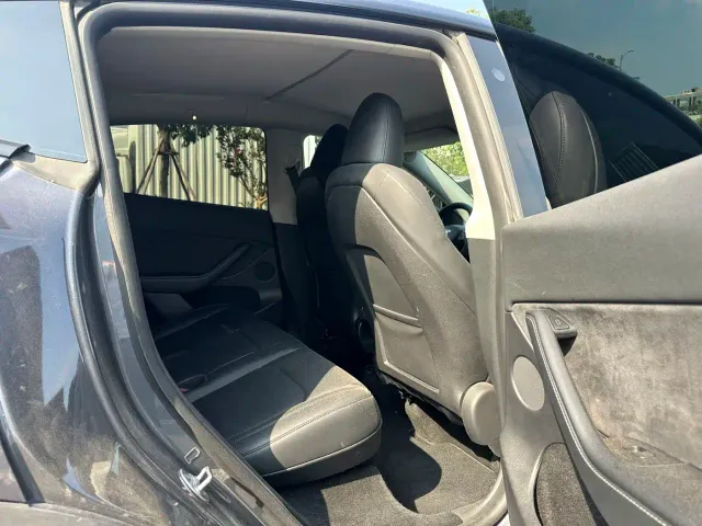 Tesla Model Y — Фото автомобиля 14