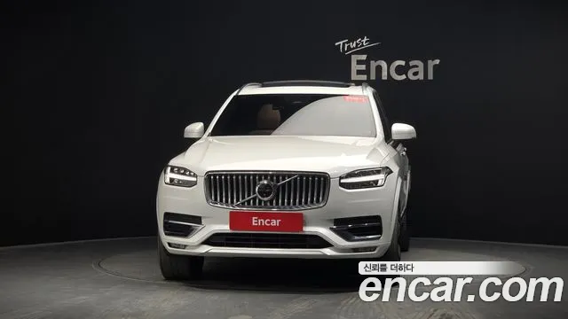 Volvo XC90 — Фото автомобиля 3