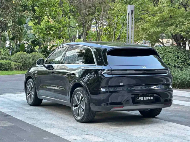 Li Auto L6 — Фото автомобиля 8