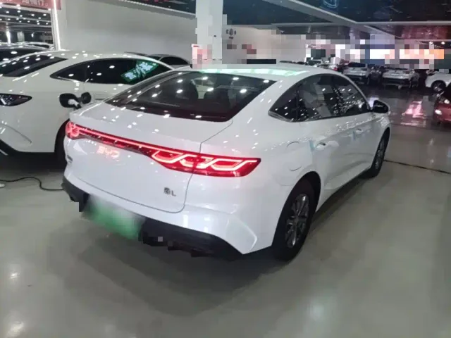 BYD Qin L — Фото автомобиля 6