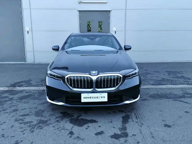 BMW 5 Series — Фото автомобиля 2
