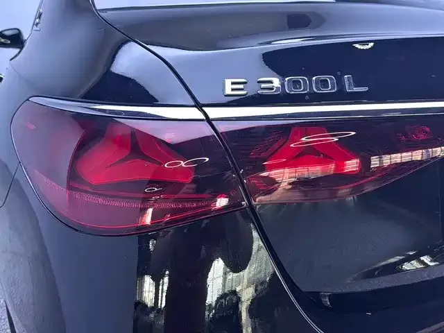 Mercedes-Benz E-Class — Фото автомобиля 16