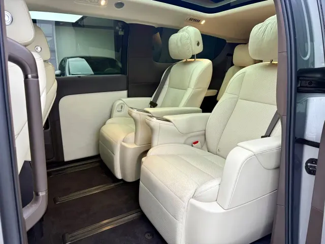 Li Auto MEGA — Фото автомобиля 7