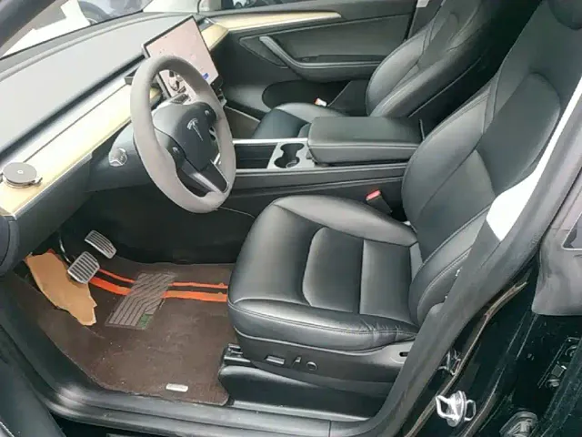 Tesla Model Y — Фото автомобиля 14