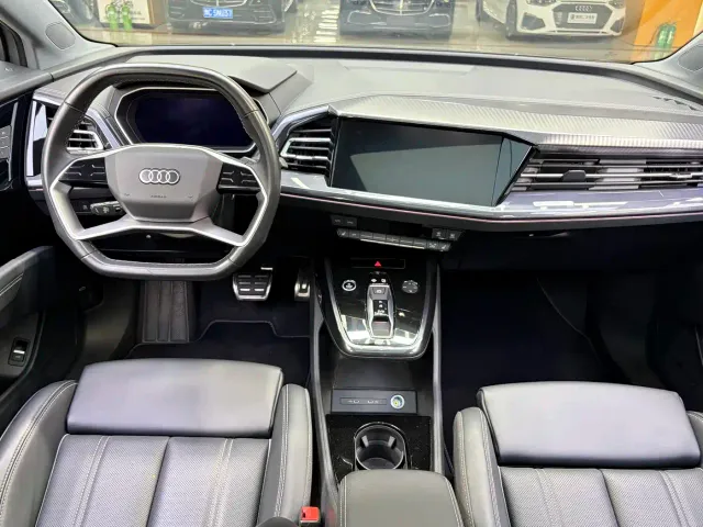 Audi Q4 e-tron — Фото автомобиля 4