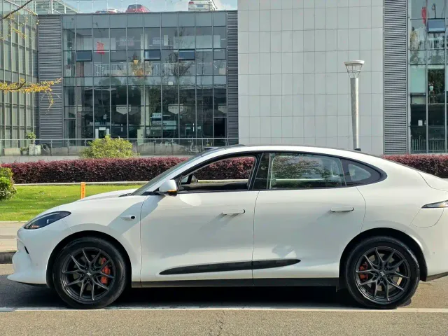 IM Motors LS6 — Фото автомобиля 8