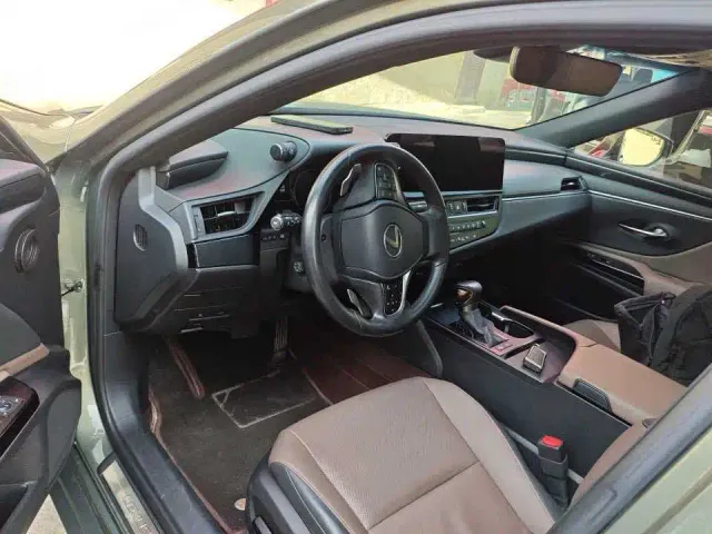 Lexus ES — Фото автомобиля 3