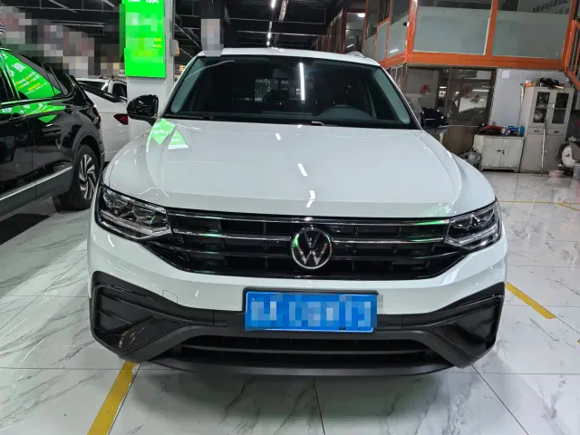 Volkswagen Tiguan L — Фото автомобиля 2