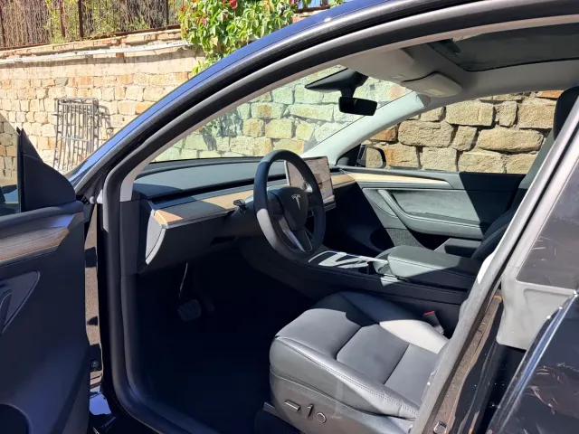 Tesla Model Y — Фото автомобиля 4