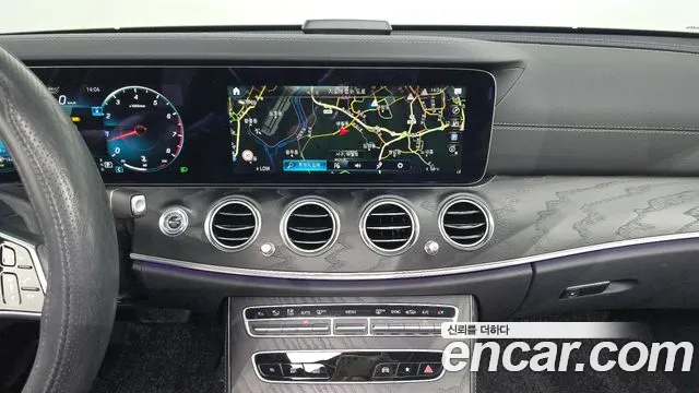Mercedes-Benz E-Class — Фото автомобиля 14