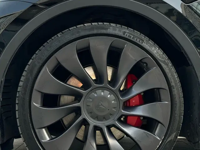 Tesla Model Y — Фото автомобиля 7