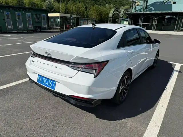 Hyundai Elantra — Фото автомобиля 4