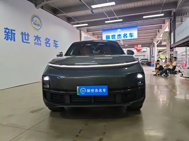 Li Auto L8 — Фото автомобиля 2