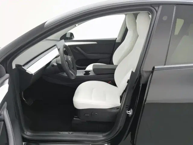 Tesla Model Y — Фото автомобиля 10