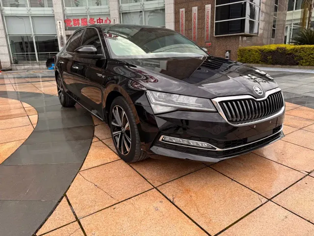 Skoda Superb — Фото автомобиля 3