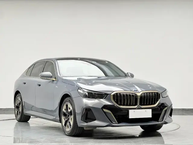 BMW 5 Series — Фото автомобиля 3