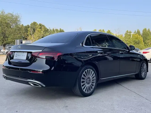 Mercedes-Benz E-Class — Фото автомобиля 4