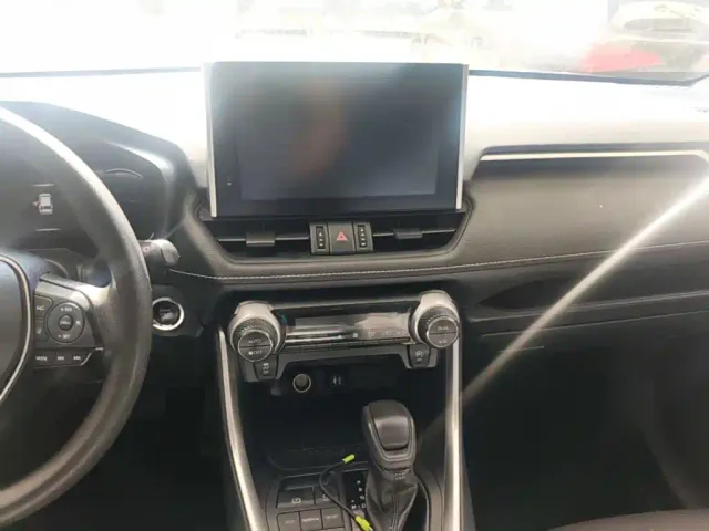 Toyota RAV4 — Фото автомобиля 12
