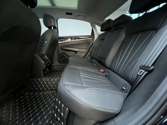 Volkswagen Passat — Фото автомобиля 12