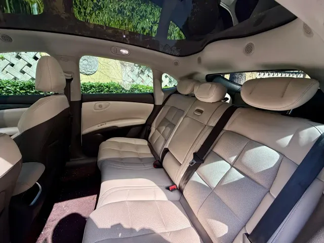 IM Motors LS6 — Фото автомобиля 21