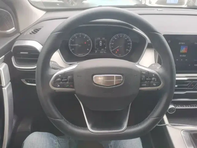 Geely Binyue — Фото автомобиля 10