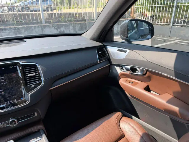 Volvo XC90 — Фото автомобиля 9