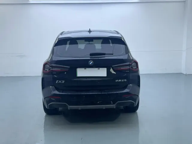BMW iX3 — Фото автомобиля 13