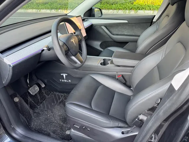 Tesla Model Y — Фото автомобиля 4